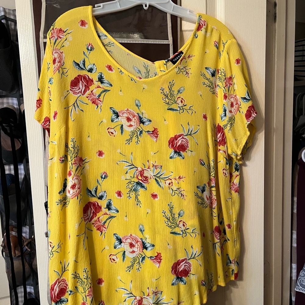Torrid yellow top size 2